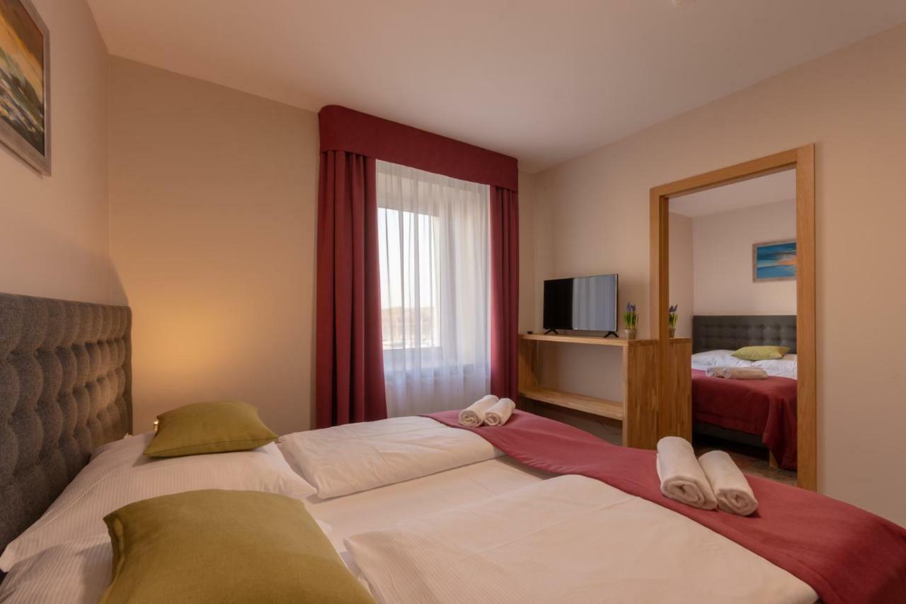 كاميين بومورسكي Marina Pallatium Premium Floor المظهر الخارجي الصورة