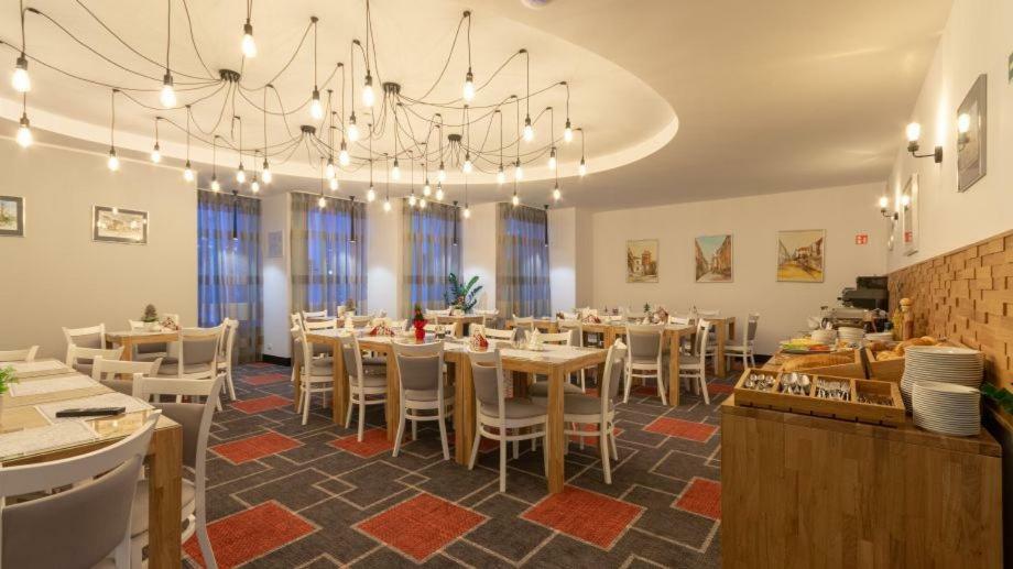 كاميين بومورسكي Marina Pallatium Premium Floor المظهر الخارجي الصورة
